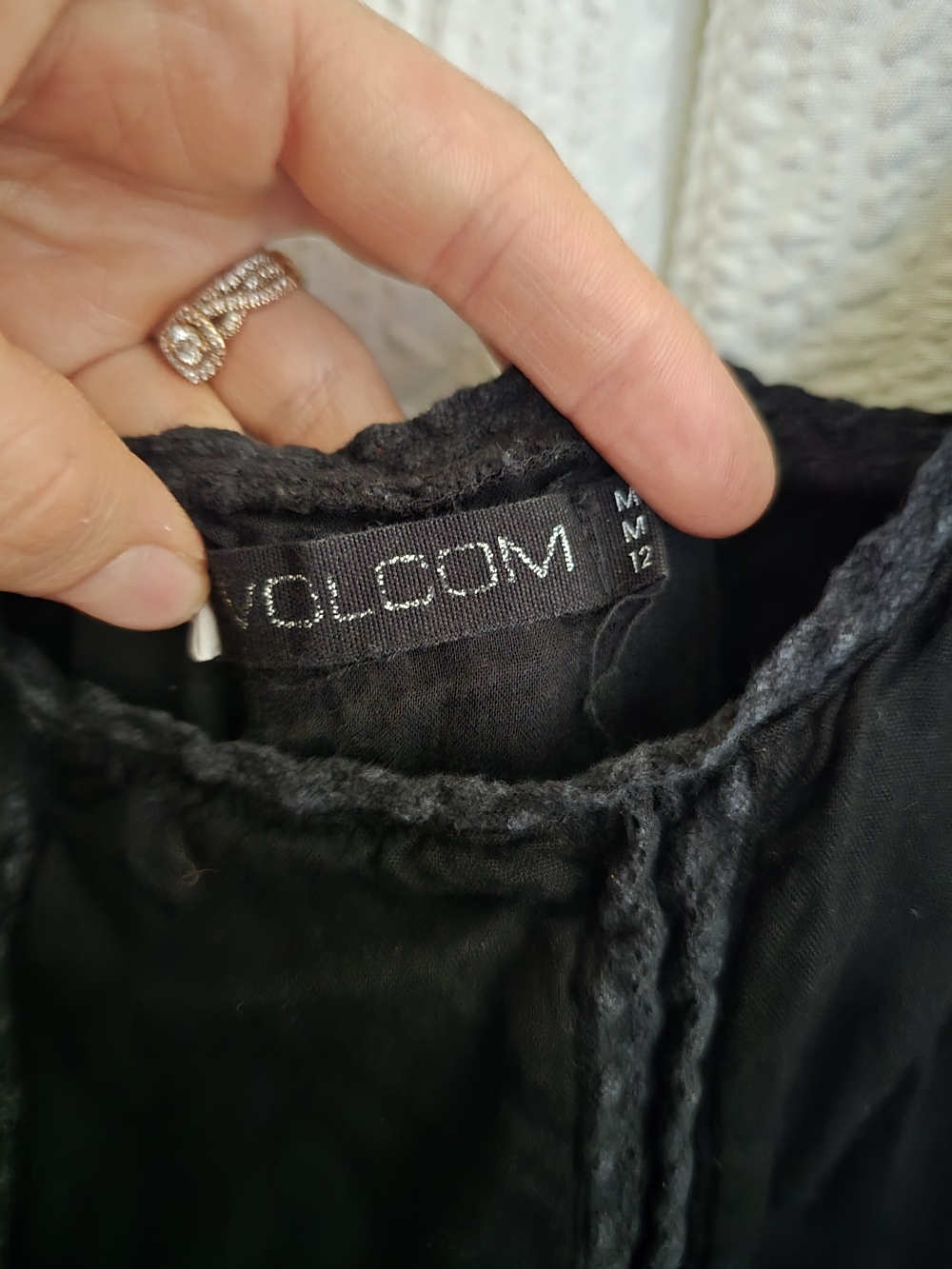 Women M Volcom Black Tank Top with Textured Trim
